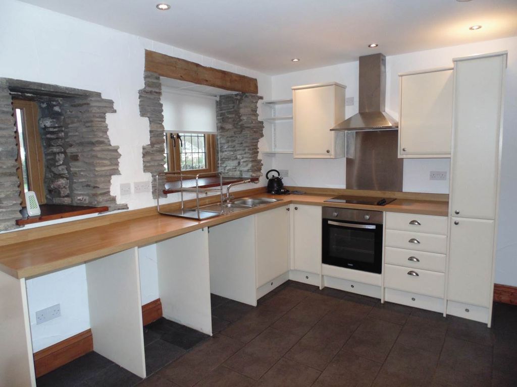 Property photo 3 of 9 Kitchen