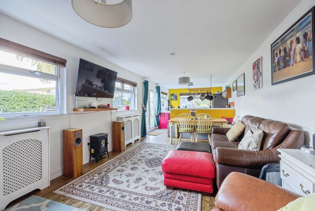 Property photo 3 of 20 Living Room