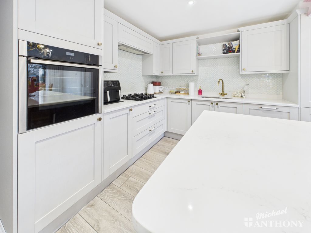 Property photo 3 of 20 Cam02773G0-Pr0388-Still017