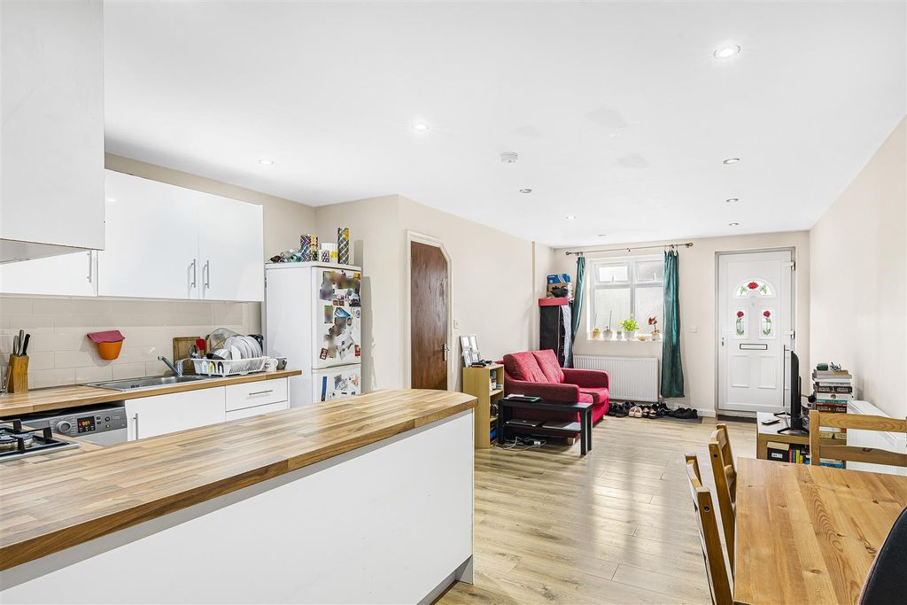 Property photo 2 of 11 2