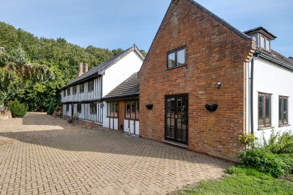 Property photo 2 of 34 Hhhastings Hall-9