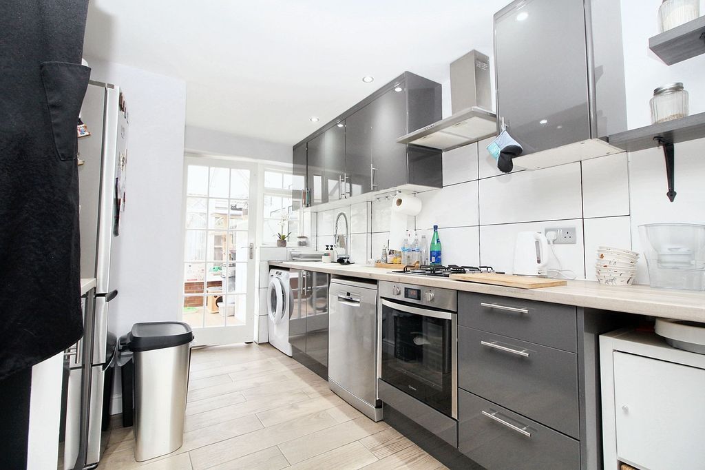 Property photo 3 of 20