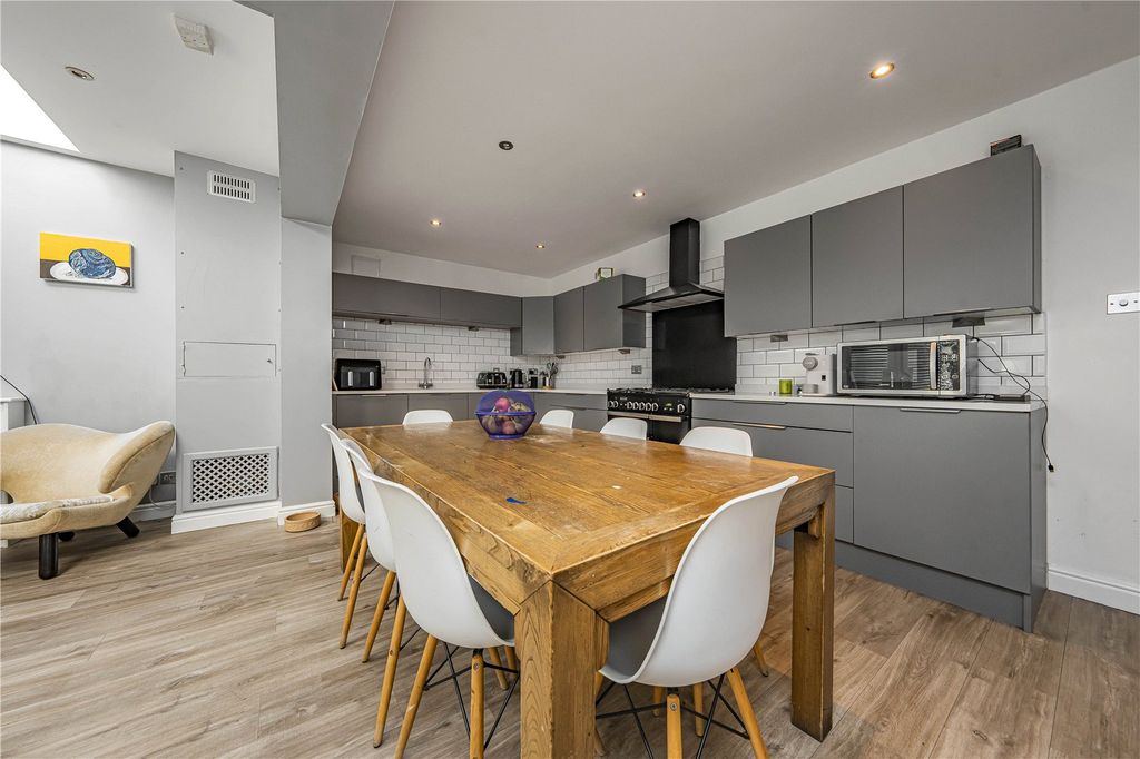 Property photo 3 of 20 Picture No. 29