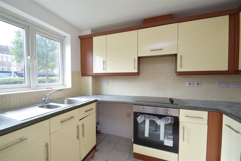 Property photo 3 of 7 Kitchen