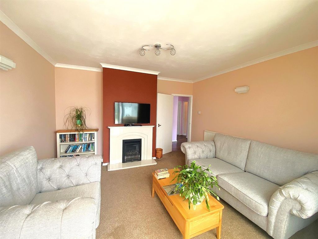 Property photo 3 of 14 10 Claxton Rd - Lounge2.Jpg