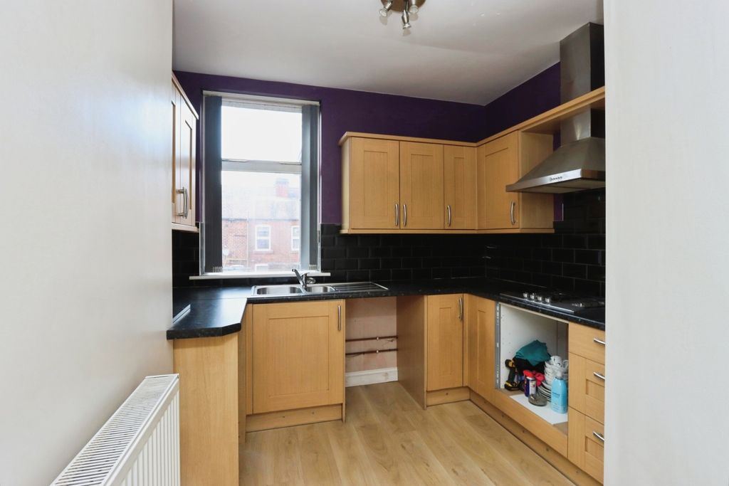 Property photo 3 of 15 Kitchen