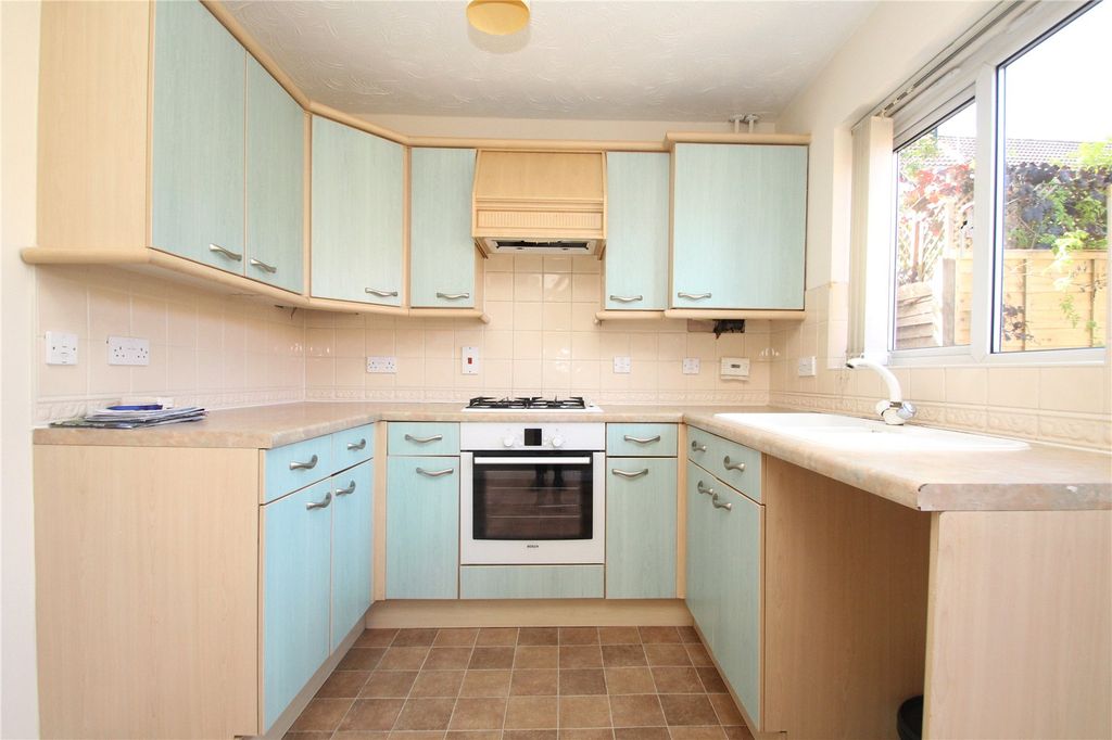 Property photo 3 of 10 Kitchen
