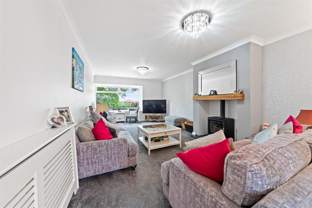 Property photo 2 of 43 Highfields-19.Jpg