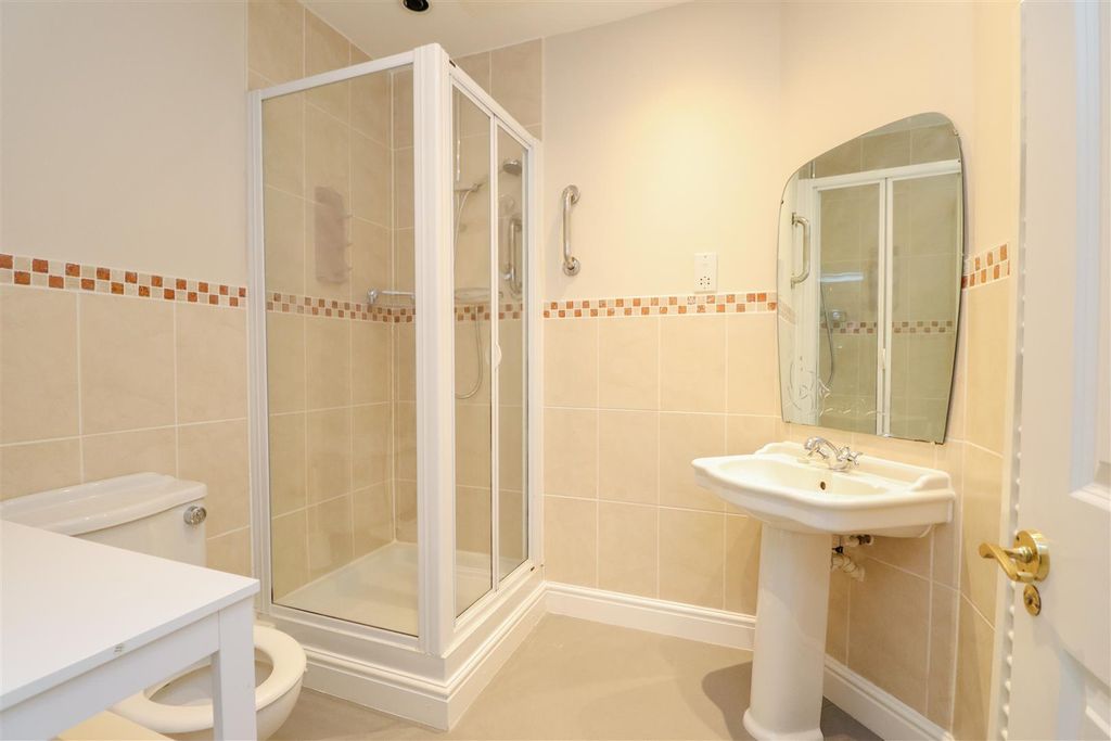 Additional image 12 of 2 bed flat for salePotters Place, Horsham RH12