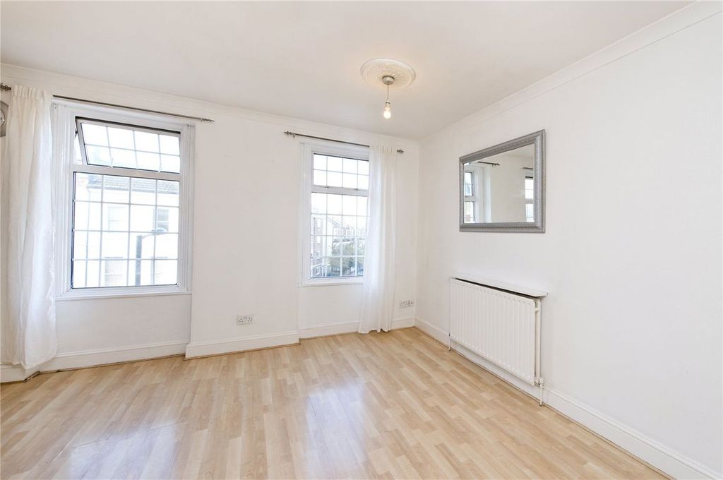 Property photo 2 of 6