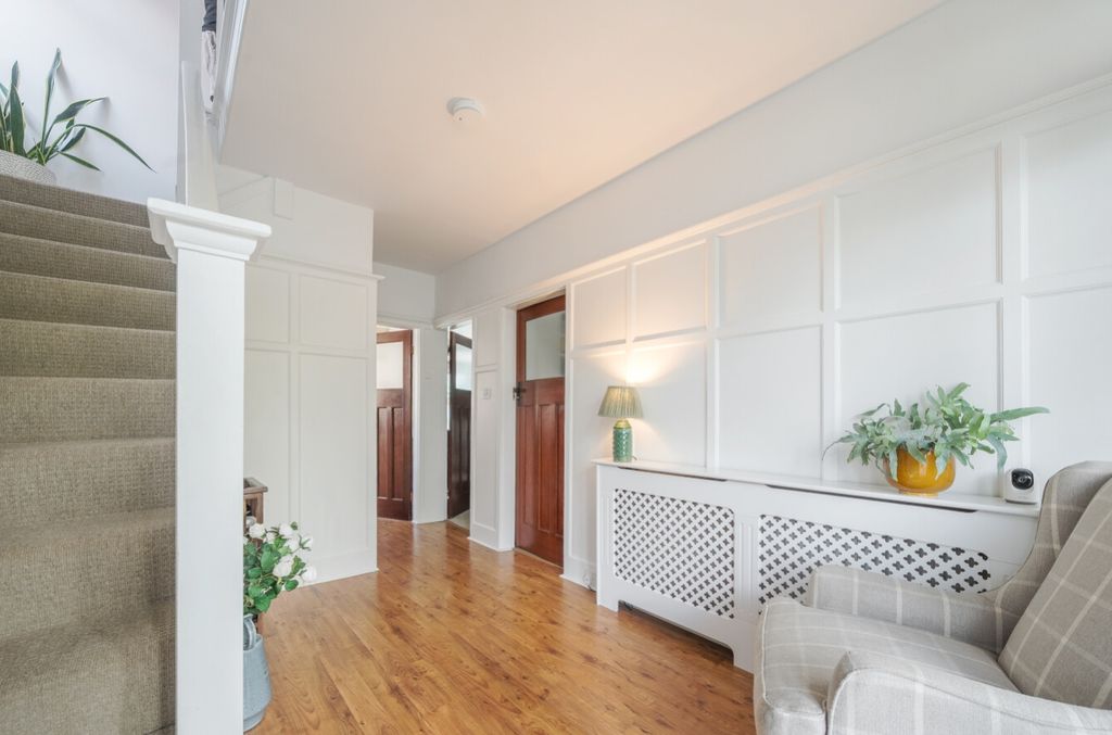 Property photo 2 of 29 1303703-11-684B441F420Da-Arw