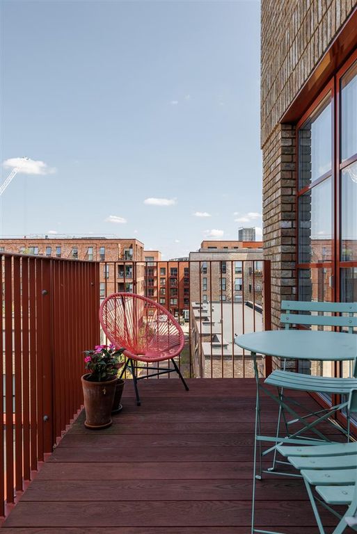 Property photo 1 of 30 Copper Street, E20