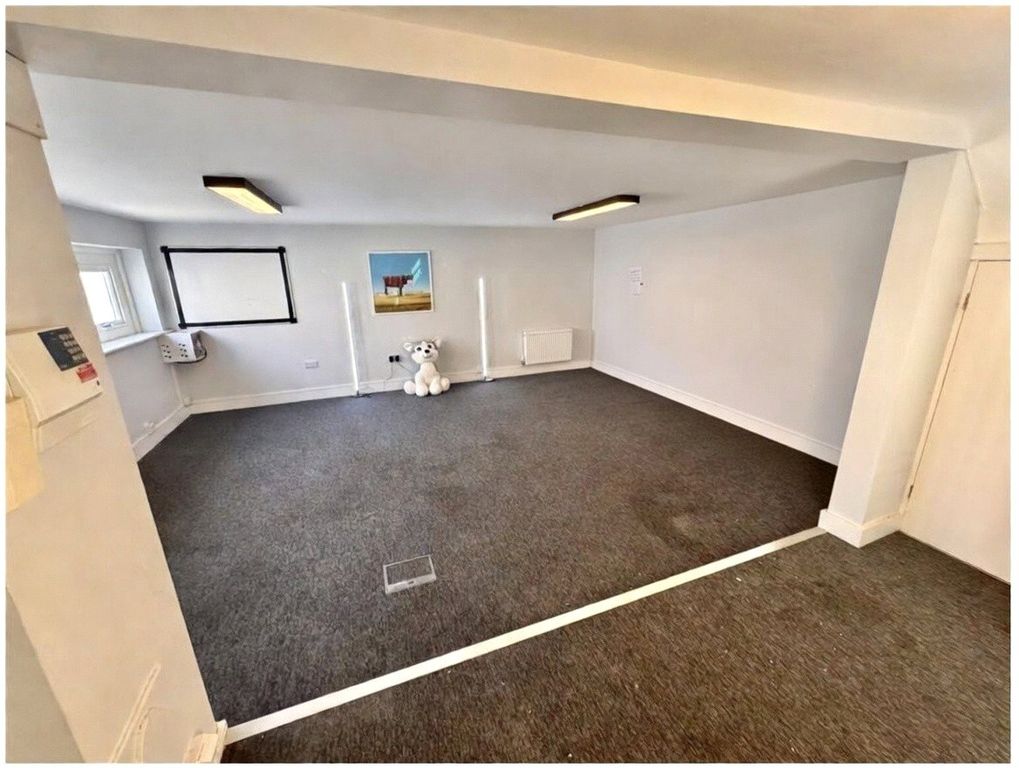 Property photo 2 of 9 Picture No. 24