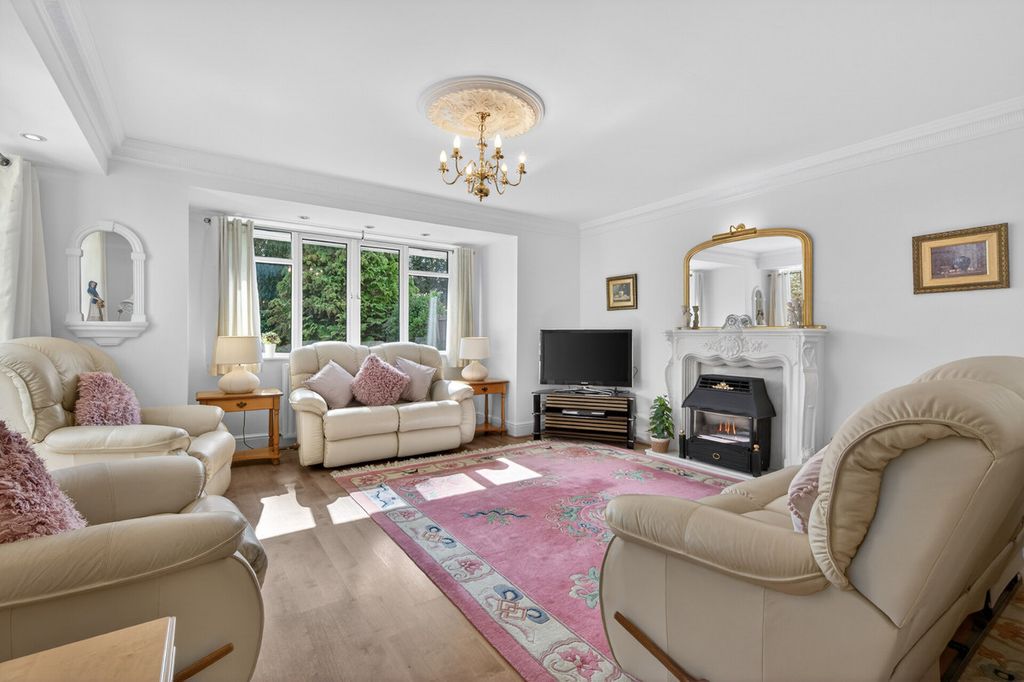 Property photo 3 of 44