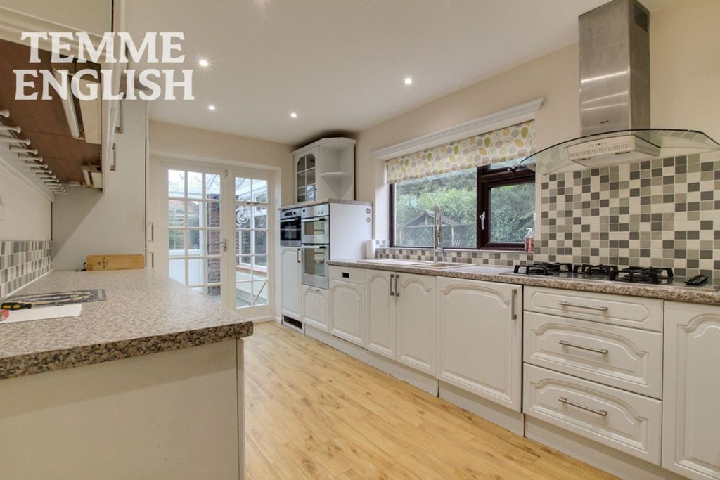 Property photo 3 of 28