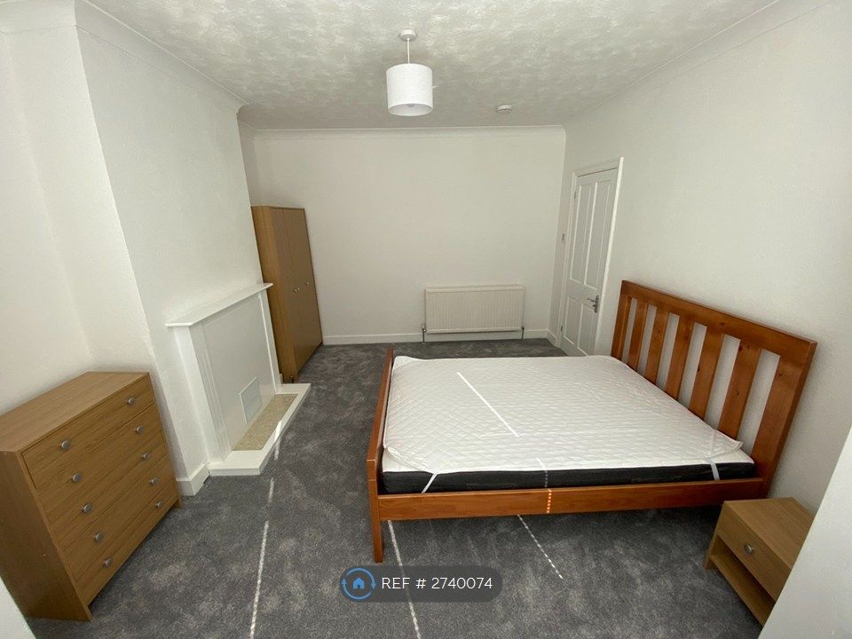 Property photo 2 of 9 Bed 1