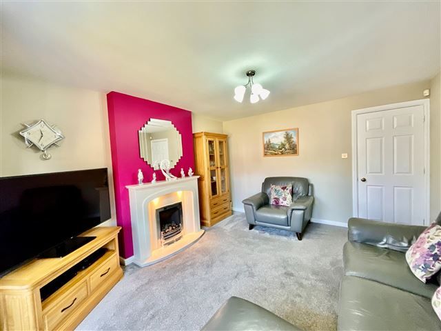 Property photo 3 of 21 Lounge