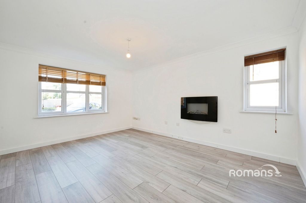 Property photo 2 of 9 Pbox-Img.Jpg