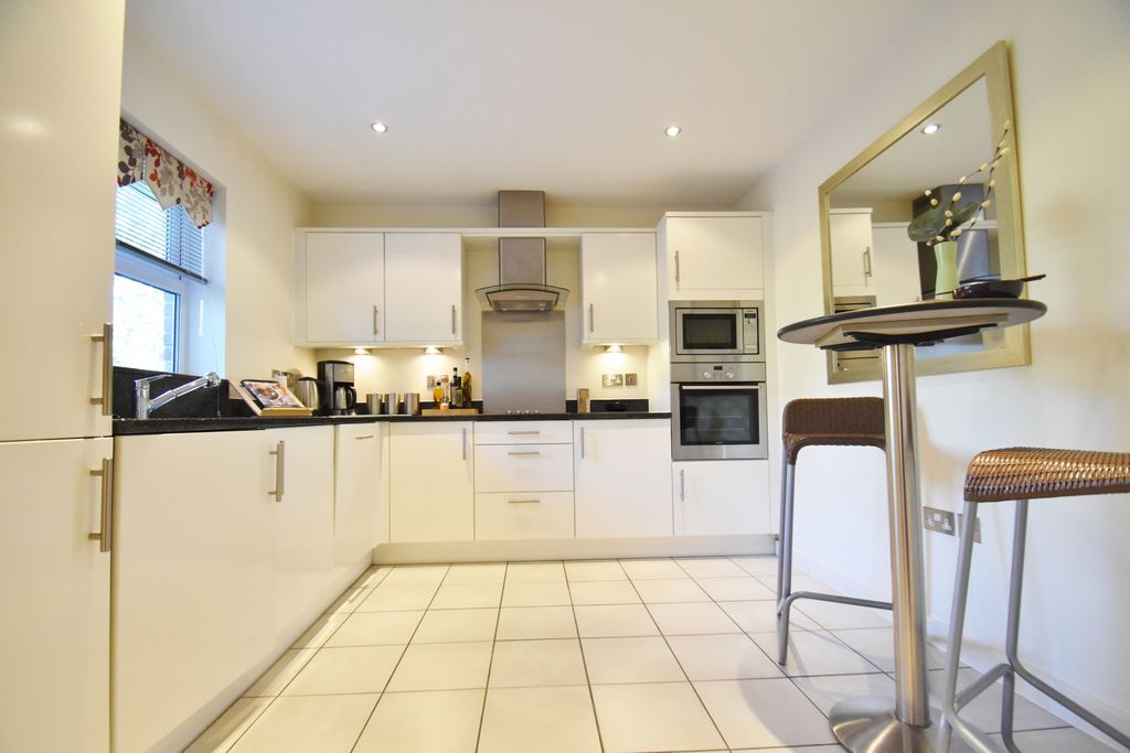 Property photo 3 of 11 Kitchen/ Breakfast