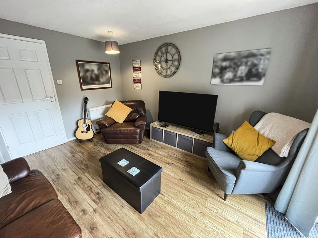 Property photo 3 of 14 Lounge