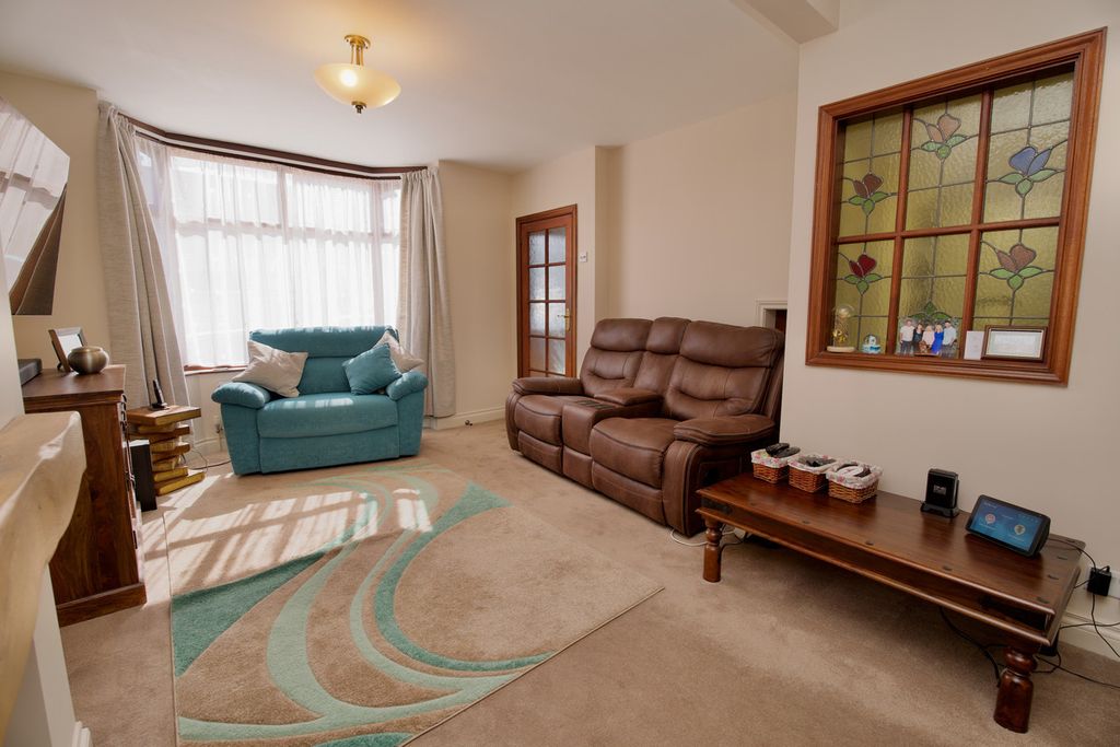 Property photo 3 of 22