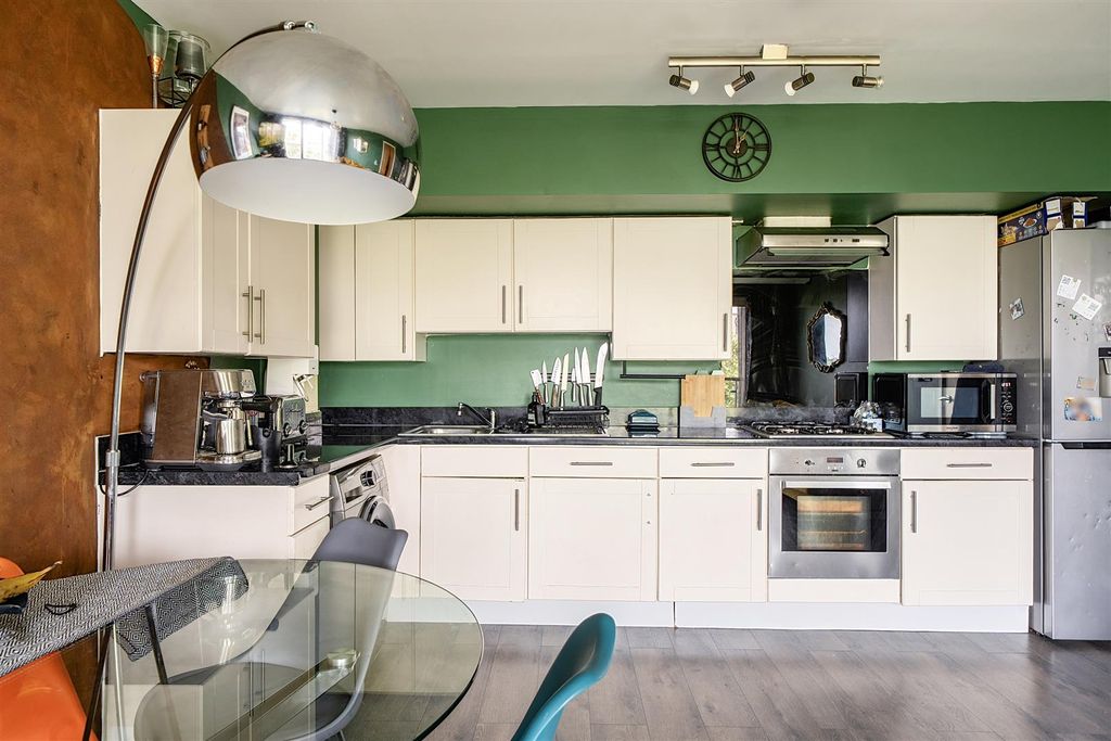 Property photo 3 of 10 Kitchen.Jpg