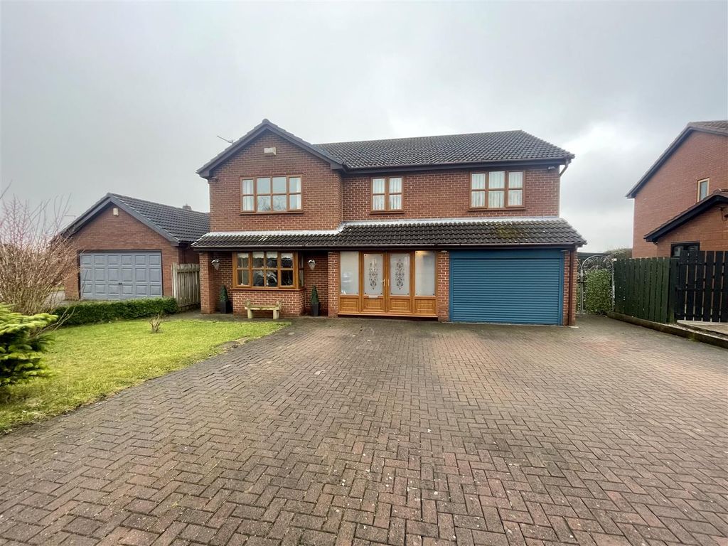 Property photo 1 of 18 Externally