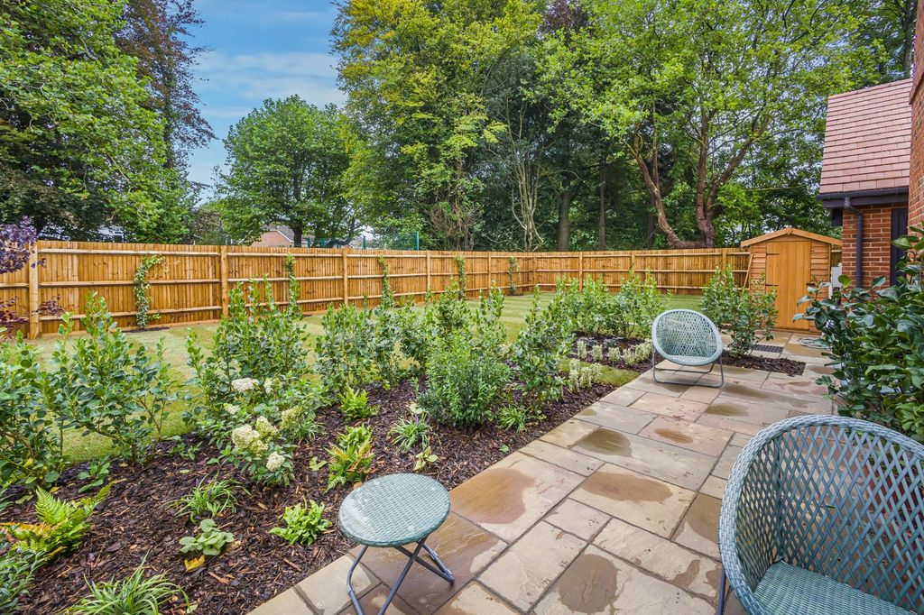Property photo 2 of 26 Private Garden