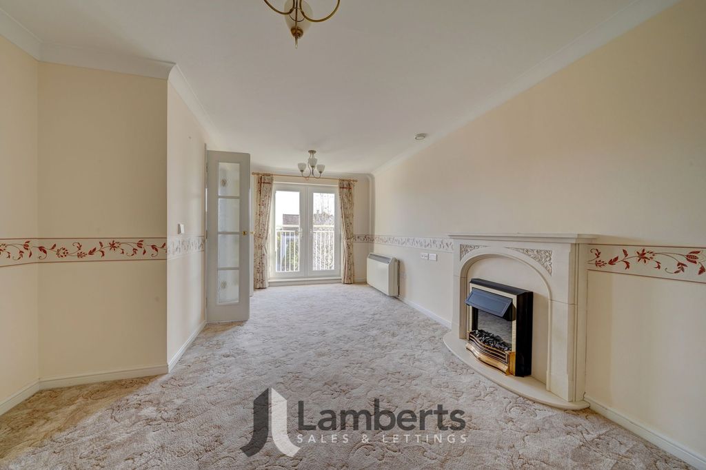 Property photo 2 of 18 Lounge/Diner