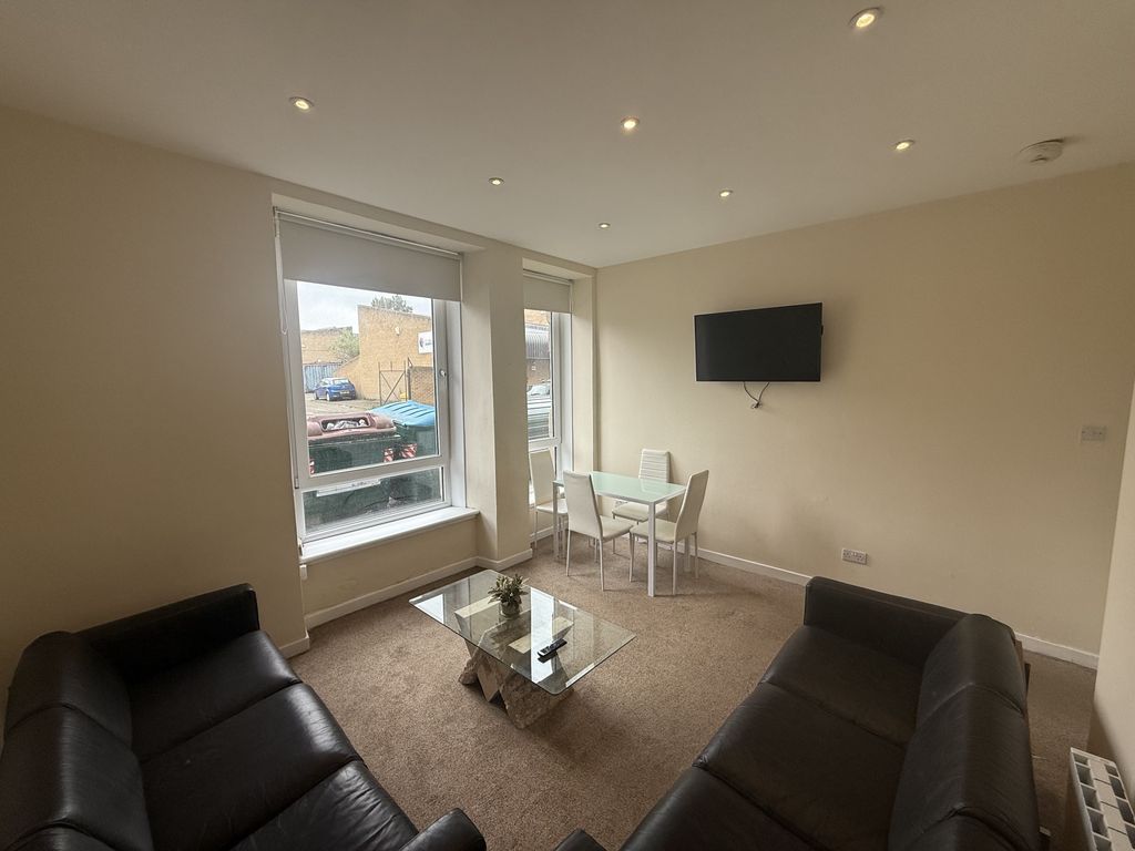 Property photo 1 of 10 Sitting Room