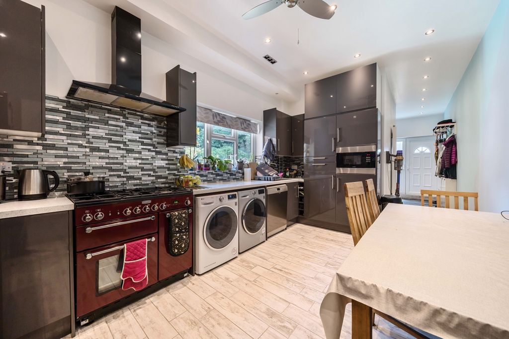 Property photo 1 of 18 Kitchen