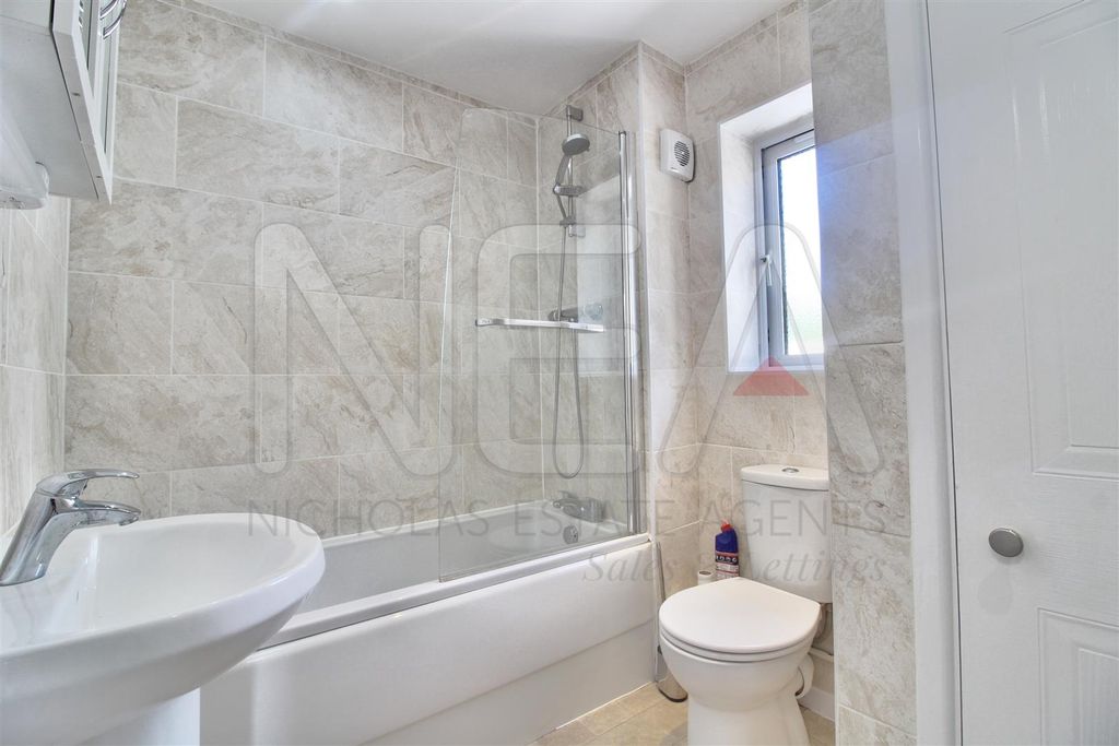 Property photo 2 of 7 Bathroom