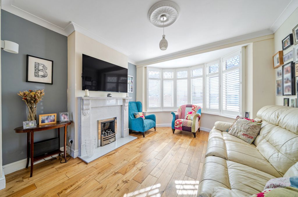 Property photo 2 of 19 1447864-13-69E906...