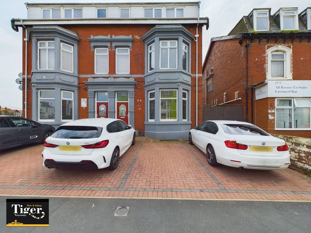 Property photo 1 of 10 Cam03440G0-Pr0114-Still010