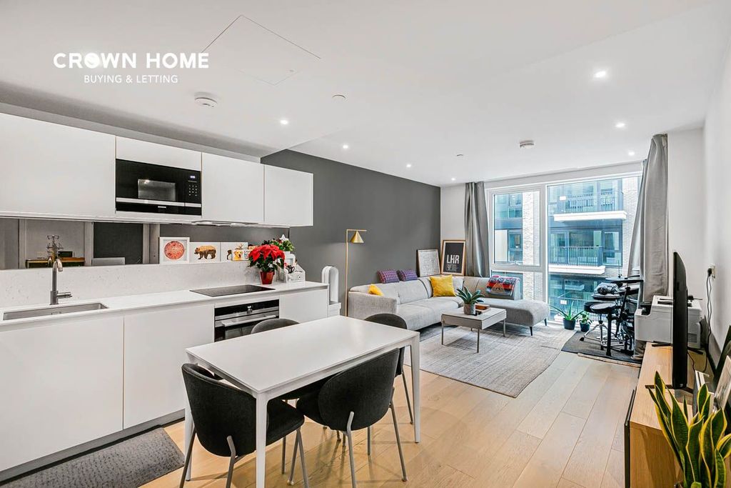 Property photo 2 of 14