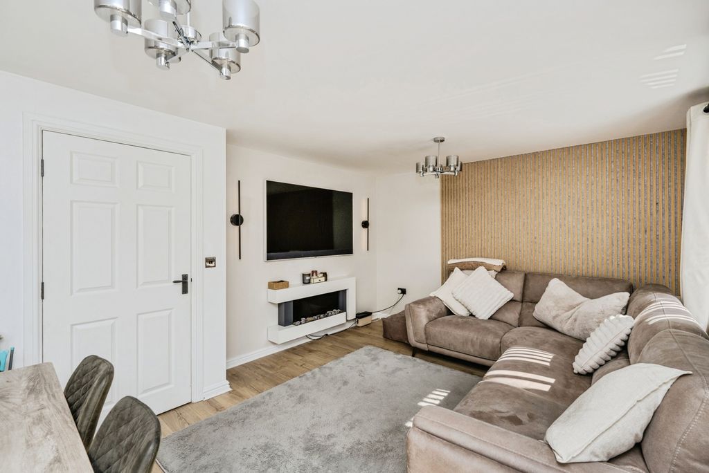 Property photo 2 of 19 Pbox-Img.Jpg