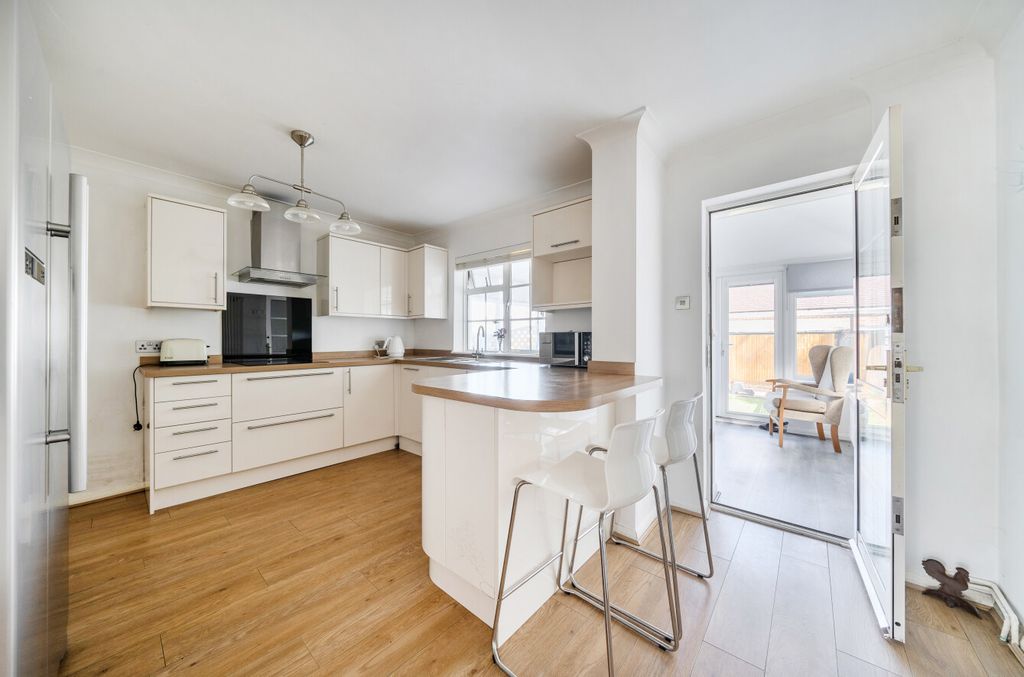 Property photo 3 of 21 Kitchen