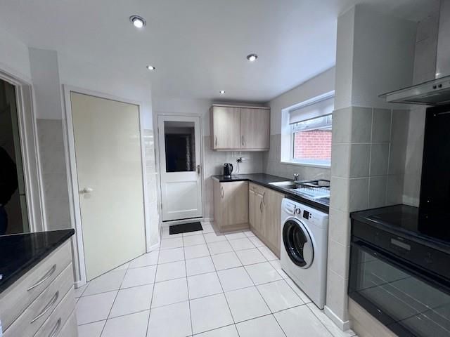 Property photo 3 of 12 68 Laurel Crescent Kitchen.Jpg