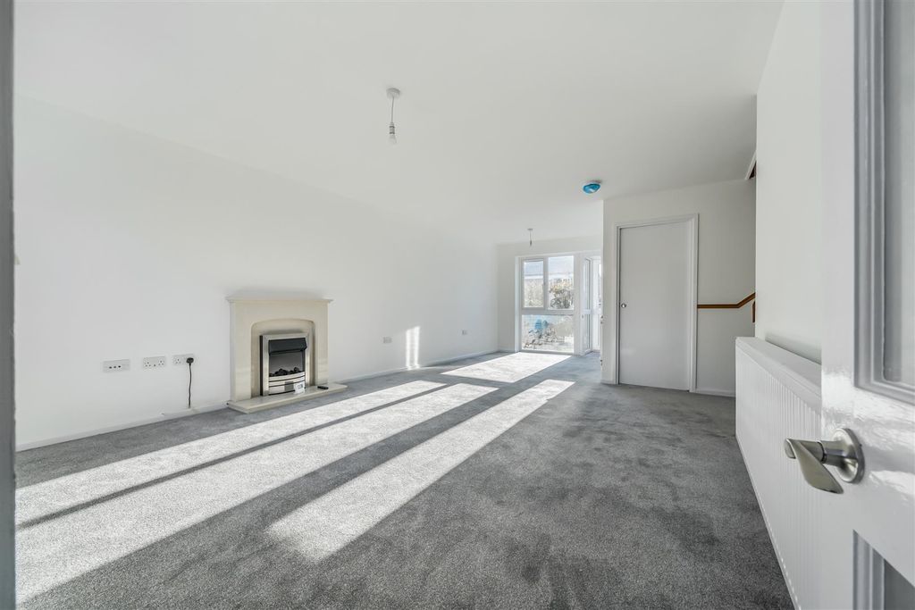 Property photo 2 of 21 1384299-18-69203d105967B.Jpg