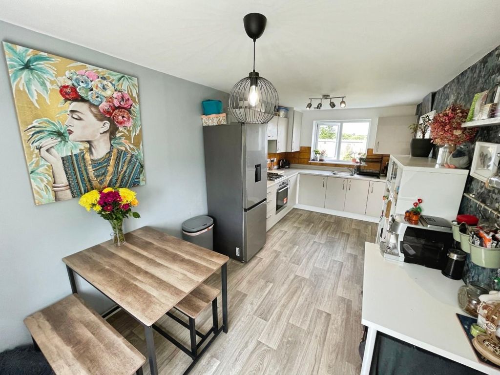 Property photo 3 of 28 76A7F104-2-4C9C-8C33-316Dfaaeb0Ba-1846-00000E72F37
