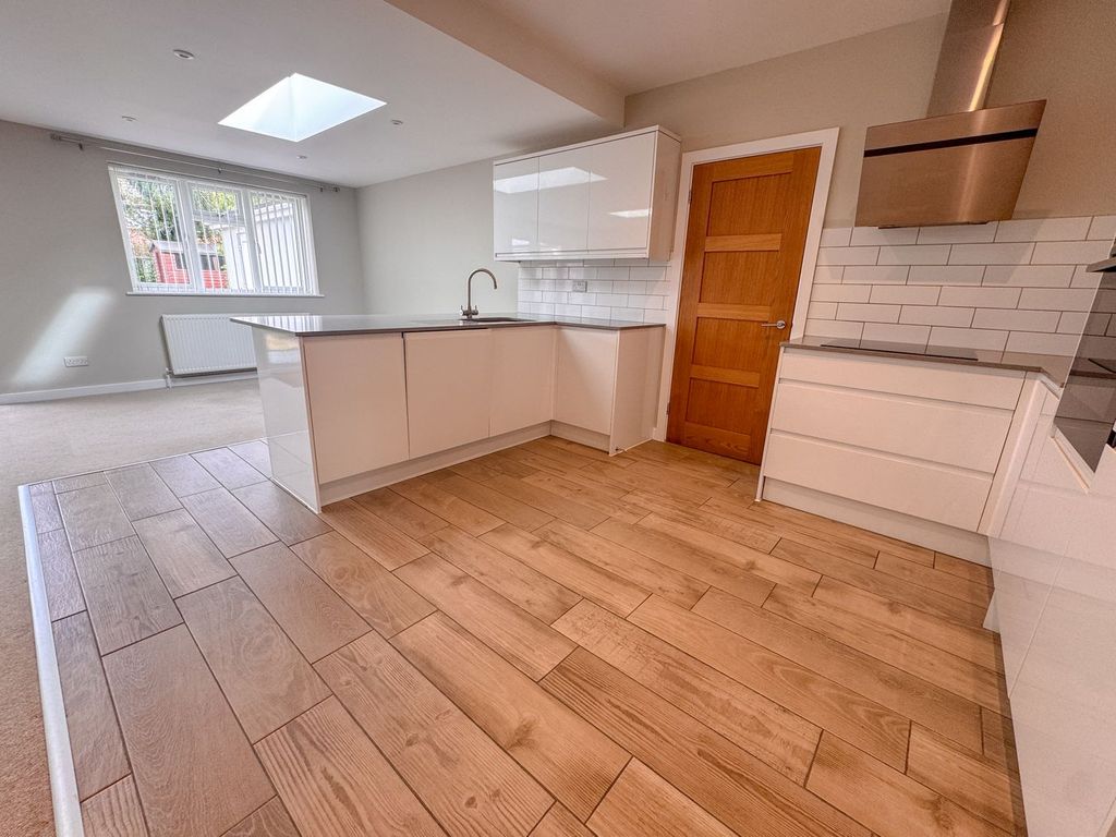Property photo 3 of 24
