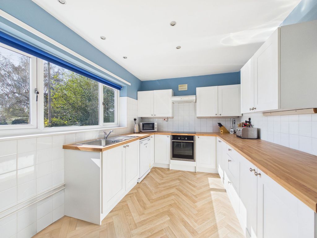 Property photo 3 of 16 Kitchen Area