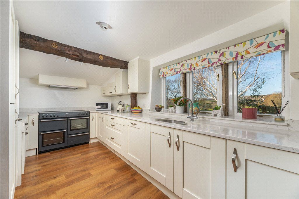 Property photo 2 of 28 Kitchen