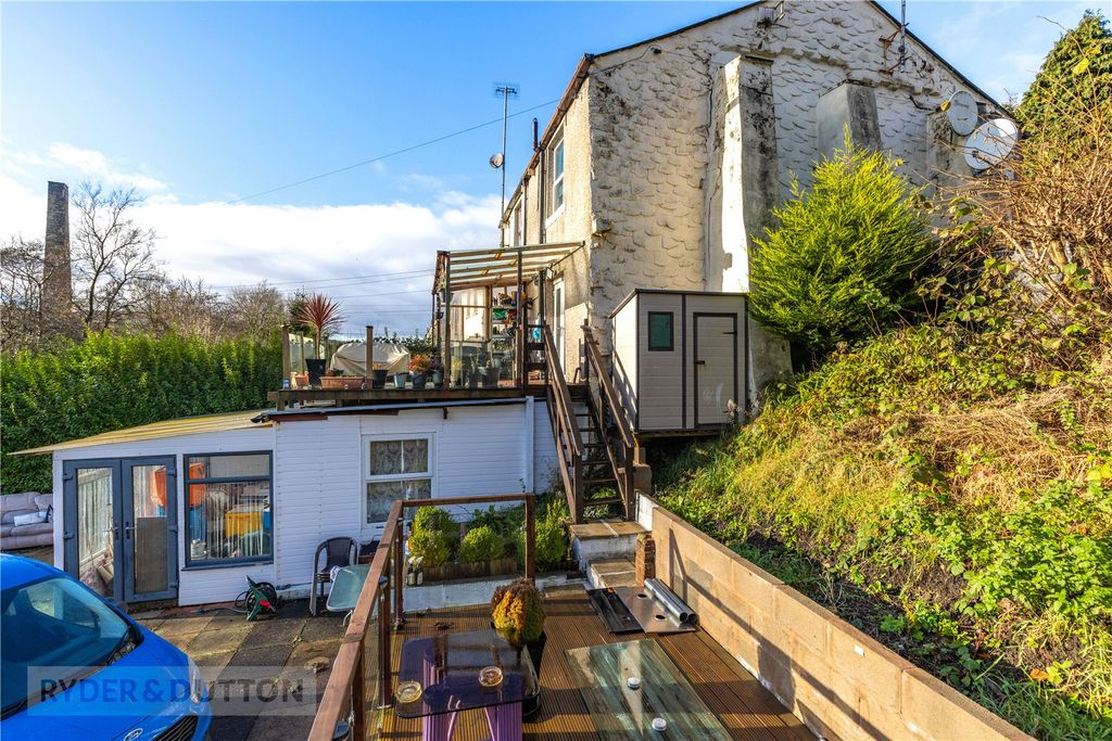 Property photo 2 of 23 Rear Gardens