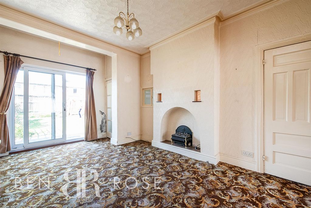Property photo 3 of 20 Dining Room