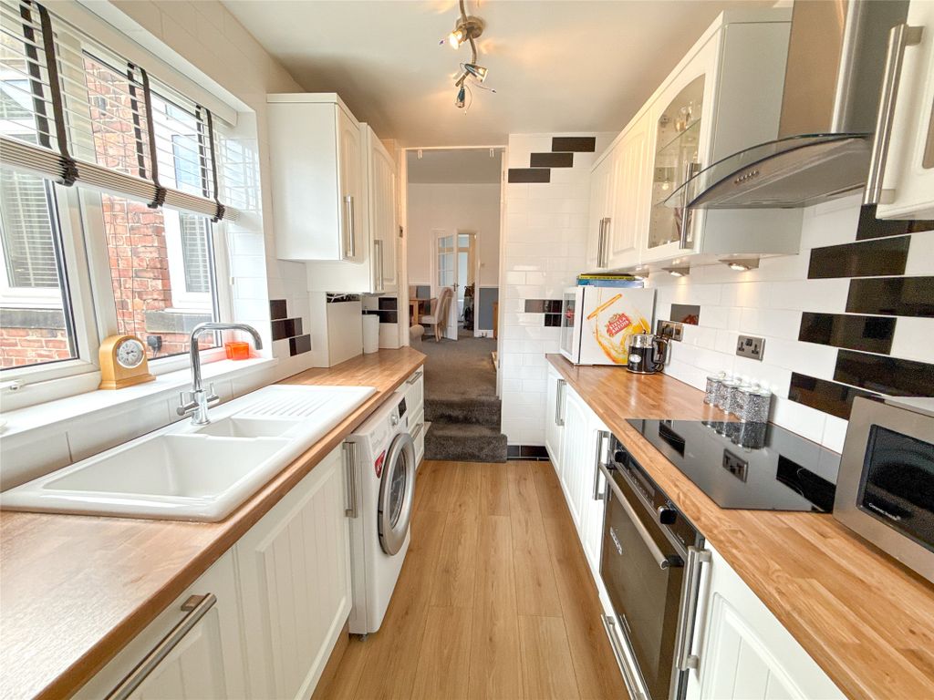 Property photo 3 of 26 Kitchen