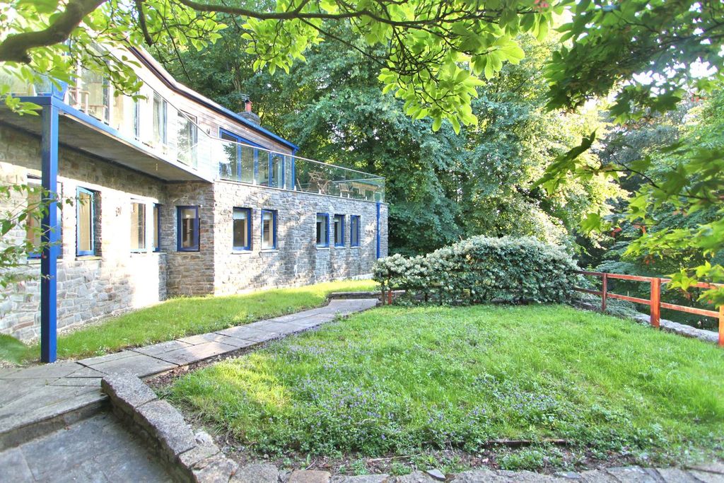 Property photo 1 of 18