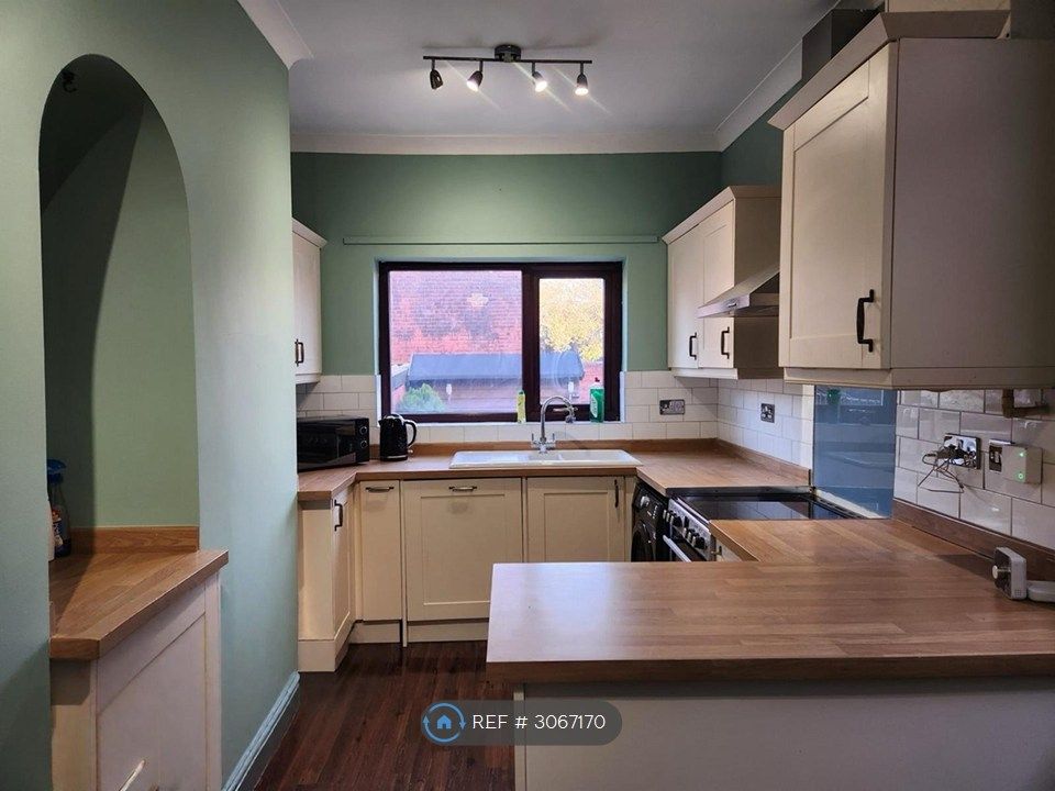 Property photo 1 of 6 Kitchen