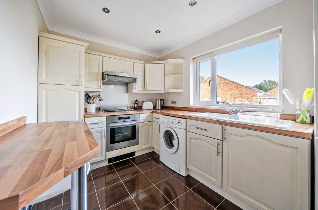 Property photo 2 of 11 1372245-14-68Fa05...