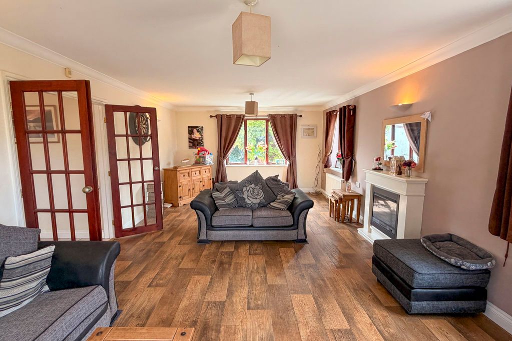 Property photo 3 of 46 Sitting Room